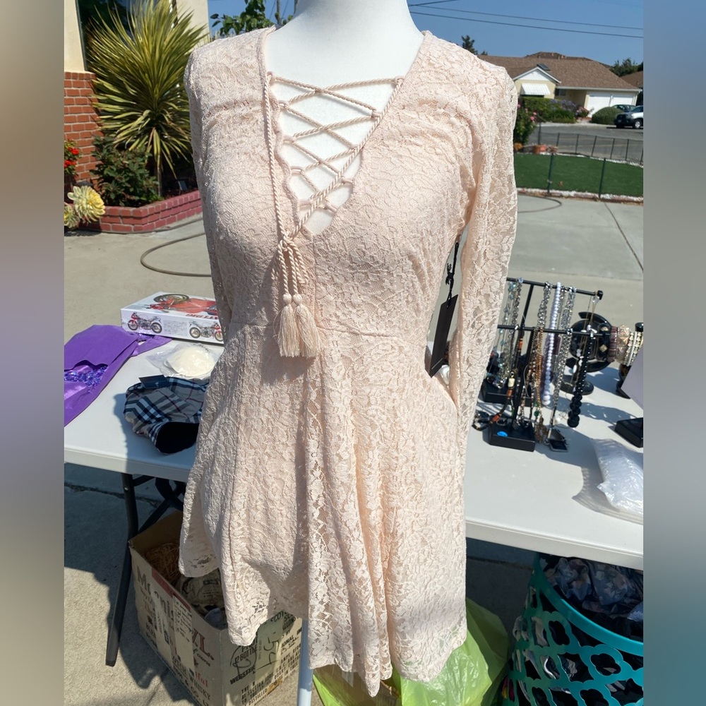 Lacey dress, light pink Forever 21 NWT